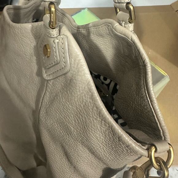 EUC Marc Jacobs Large Q FRAN BAG Cream Pebble Leather Brass Hardware Crossbody - Picture 16 of 16